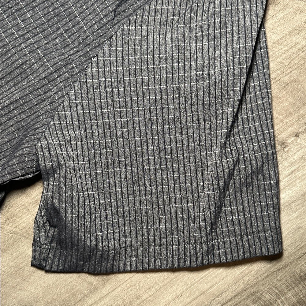 Roark Men's Black Pinstripe Button-Down Shirt - Picture 4 of 8